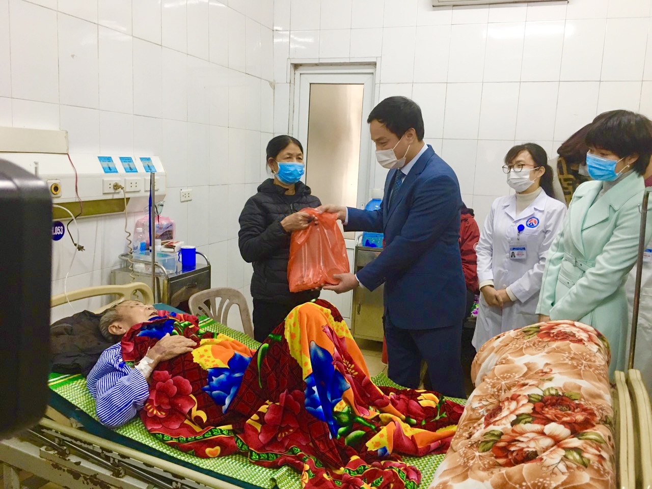 Chủ tịch UBND tỉnh thăm chúc tết bệnh viện Phổi Hải Dương