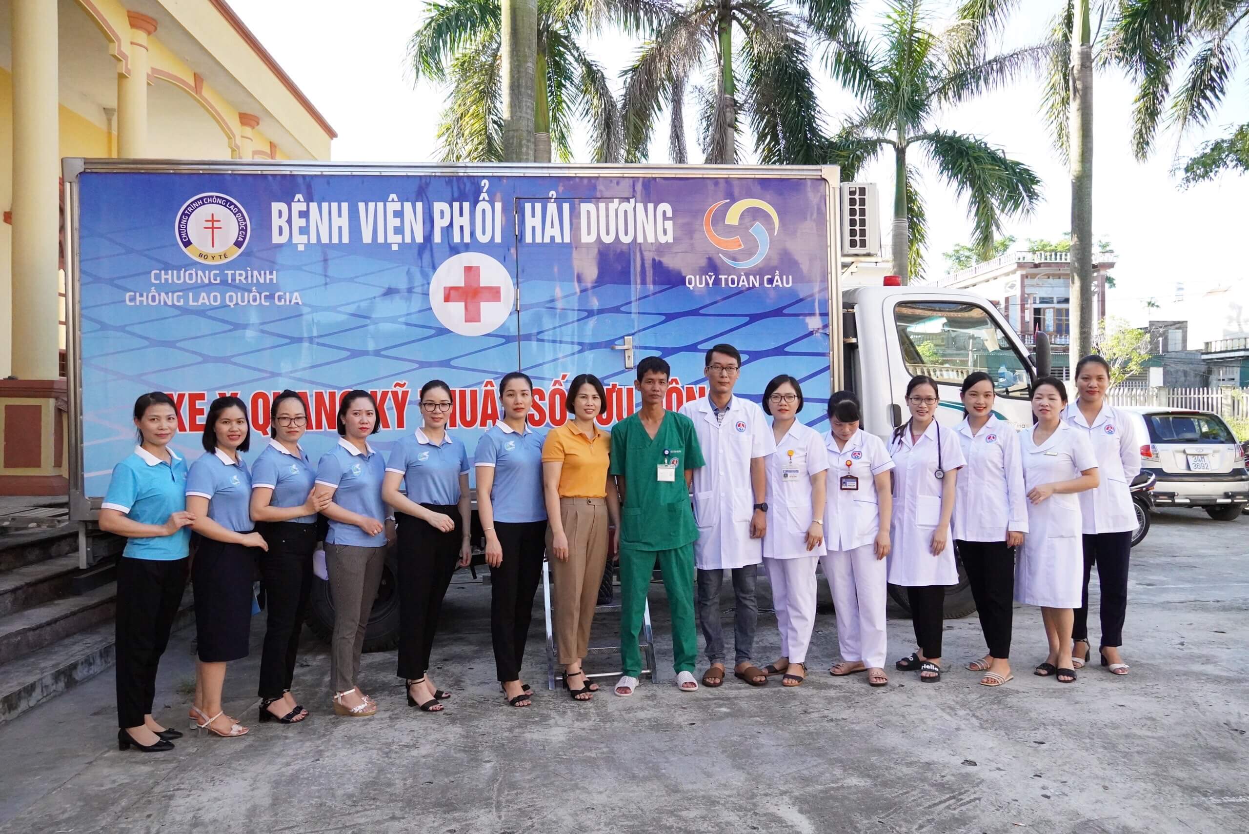 Bệnh viện Phổi Hải Dương tổ chức khám chữa bệnh cho các đối tượng chính sách tại xã Gia Xuyên.