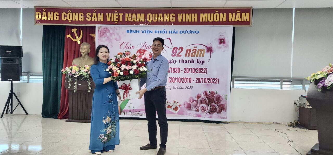 Bệnh viện Phổi Hải Dương tổ chức lễ mít tinh kỷ niệm ngày Phụ nữ Việt Nam 20/10.