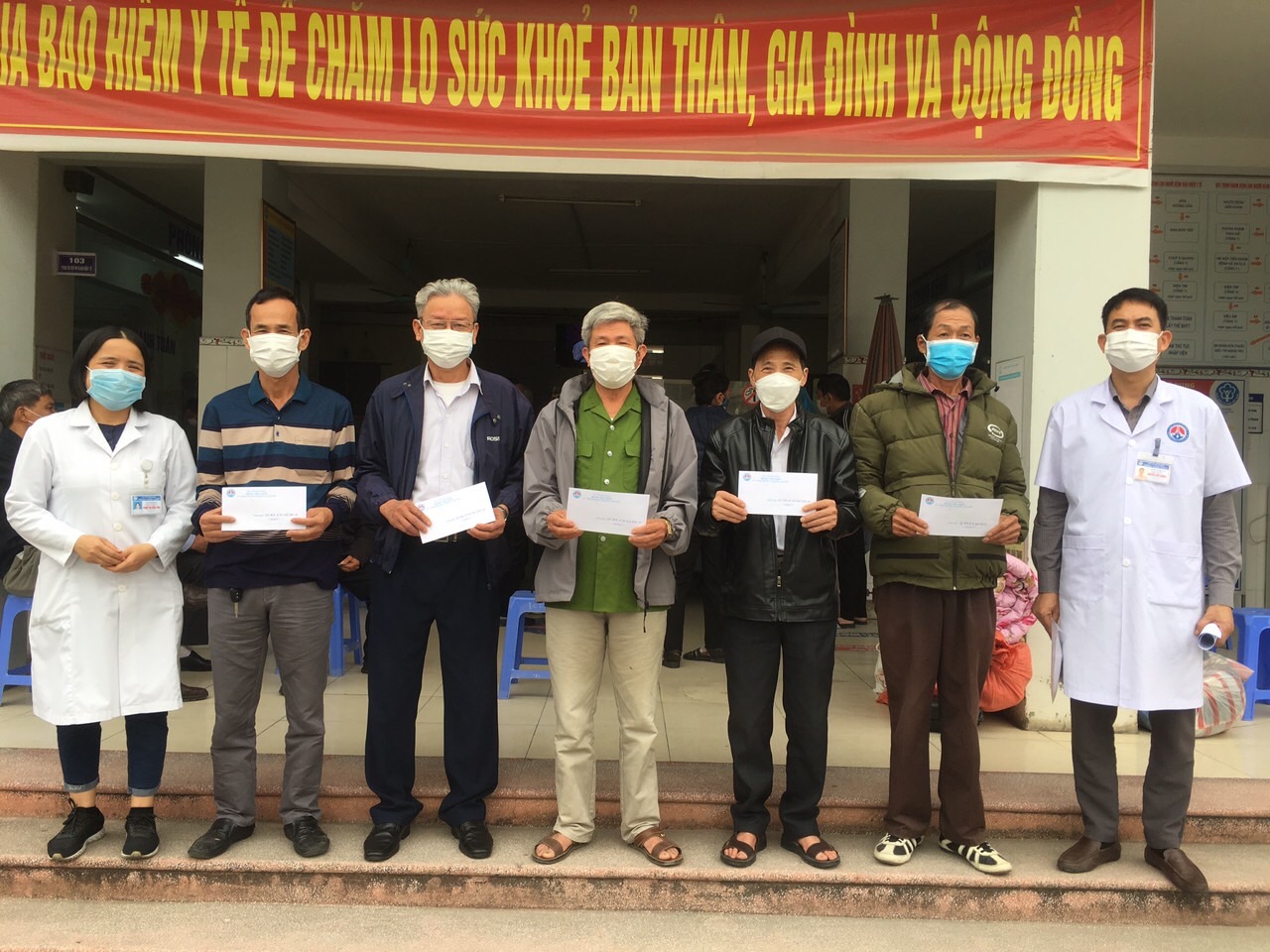 Bệnh viện Phổi Hải Dương trao tặng quà Tết do Quỹ PASTB tài trợ cho bệnh nhân lao có hoàn cảnh khó khăn