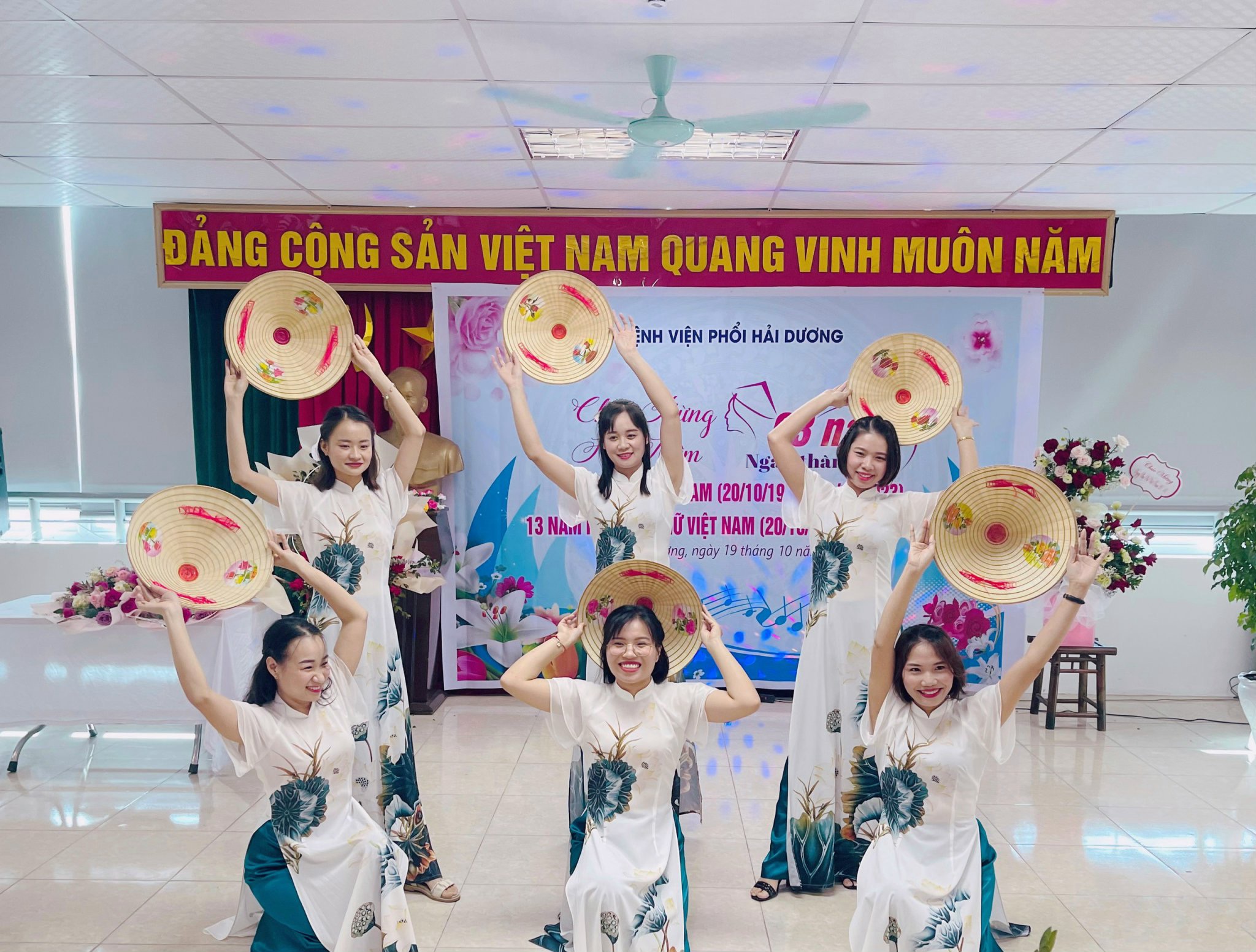 Bệnh viện Phổi Hải Dương tổ chức lễ mít tinh kỷ niệm ngày Phụ nữ Việt Nam 20/10.